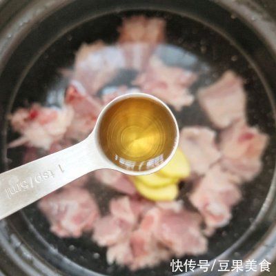 唇齿|排骨玉米菌菇汤一口下肚，唇齿留香