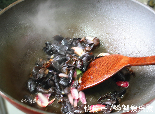 肌肤|此菜，我家每周吃两顿，雷打不动，营养水分足，低脂美容嫩肌肤