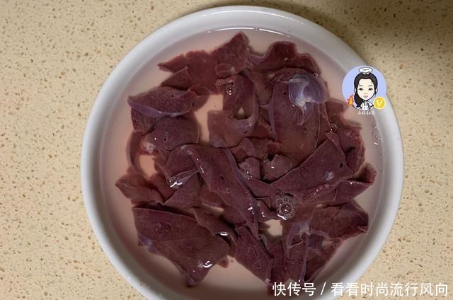 炒猪肝时，别直接下油锅，多加这一步，去除毒素，又嫩又滑还不腥