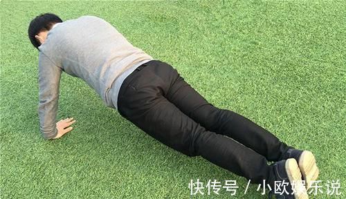 男性每天坚持做俯卧撑,几种好处不请自来,可惜许多人坚持不下去