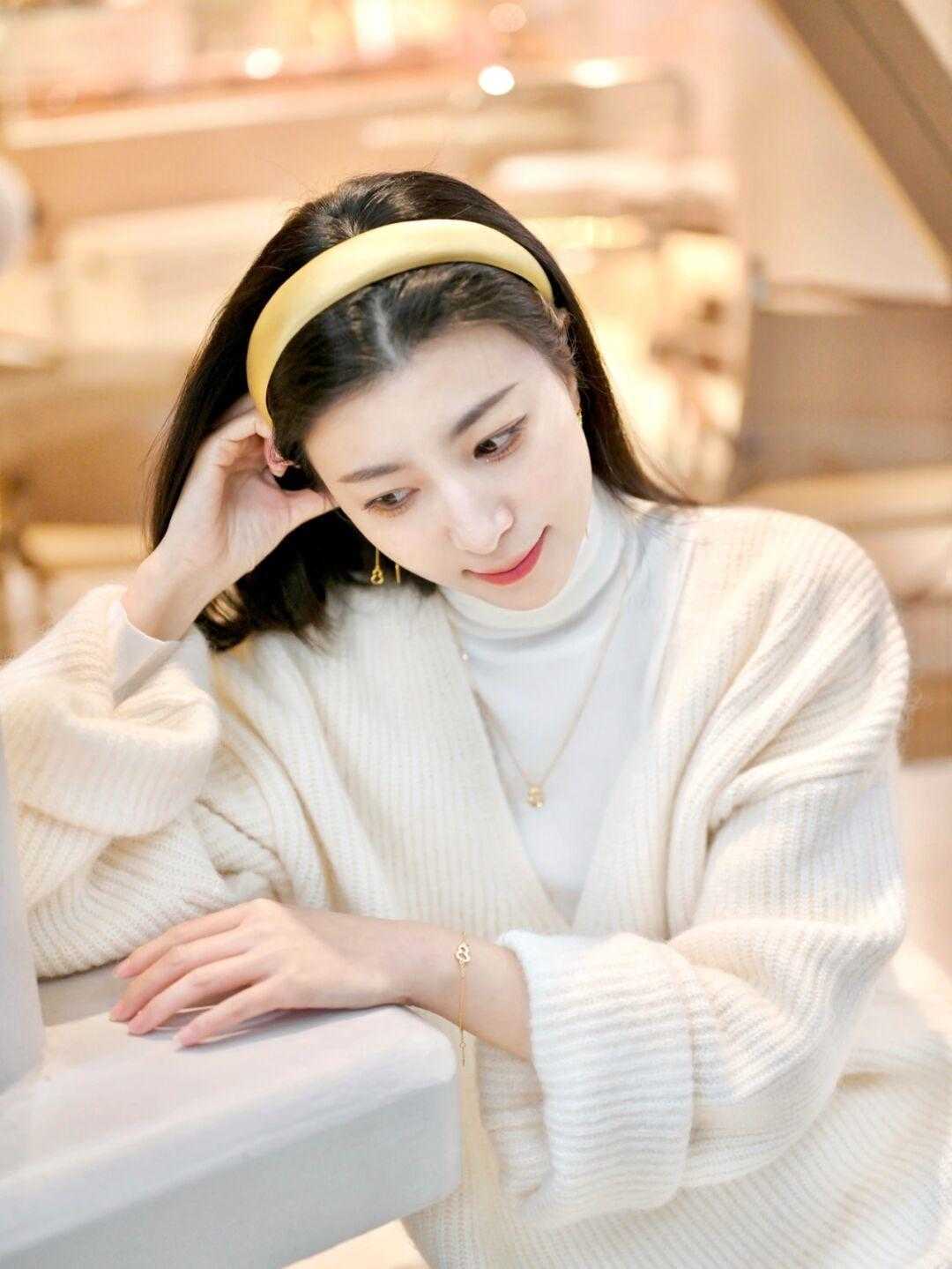 v领|像太阳般温暖的套头毛衣,最适合这个冬季了,温柔慵懒又显白