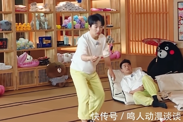 沙溢|郭麒麟脱掉鞋子，谁注意袜子上的图案，“德云大小姐”就是不一样