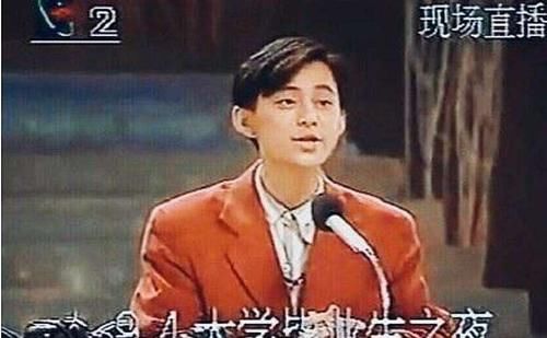 大一就被央视选中,快乐大本营为他改时间,何炅因何没有留在央视