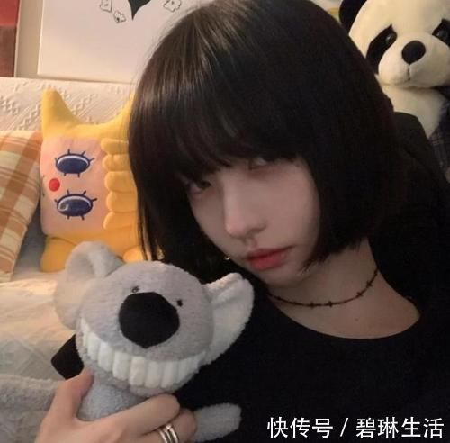 酒窝|还在剪“波波头”?别土了!现如今流行“酒窝短发”,可爱显脸小