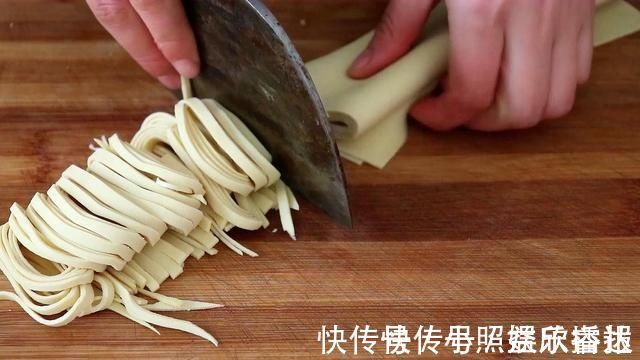 食用盐|我家豆腐皮从不炒着吃，这样做更营养，我家一周做5次，真解馋