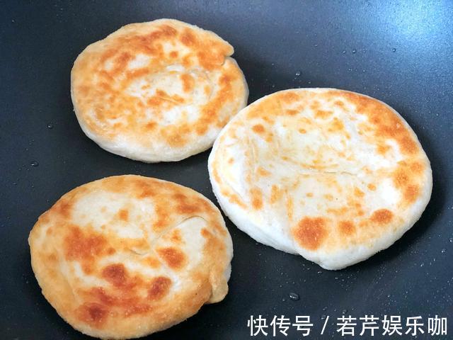 早餐|我家最爱的早餐，不发面不烫面，和点面就能做，吃着又软又香