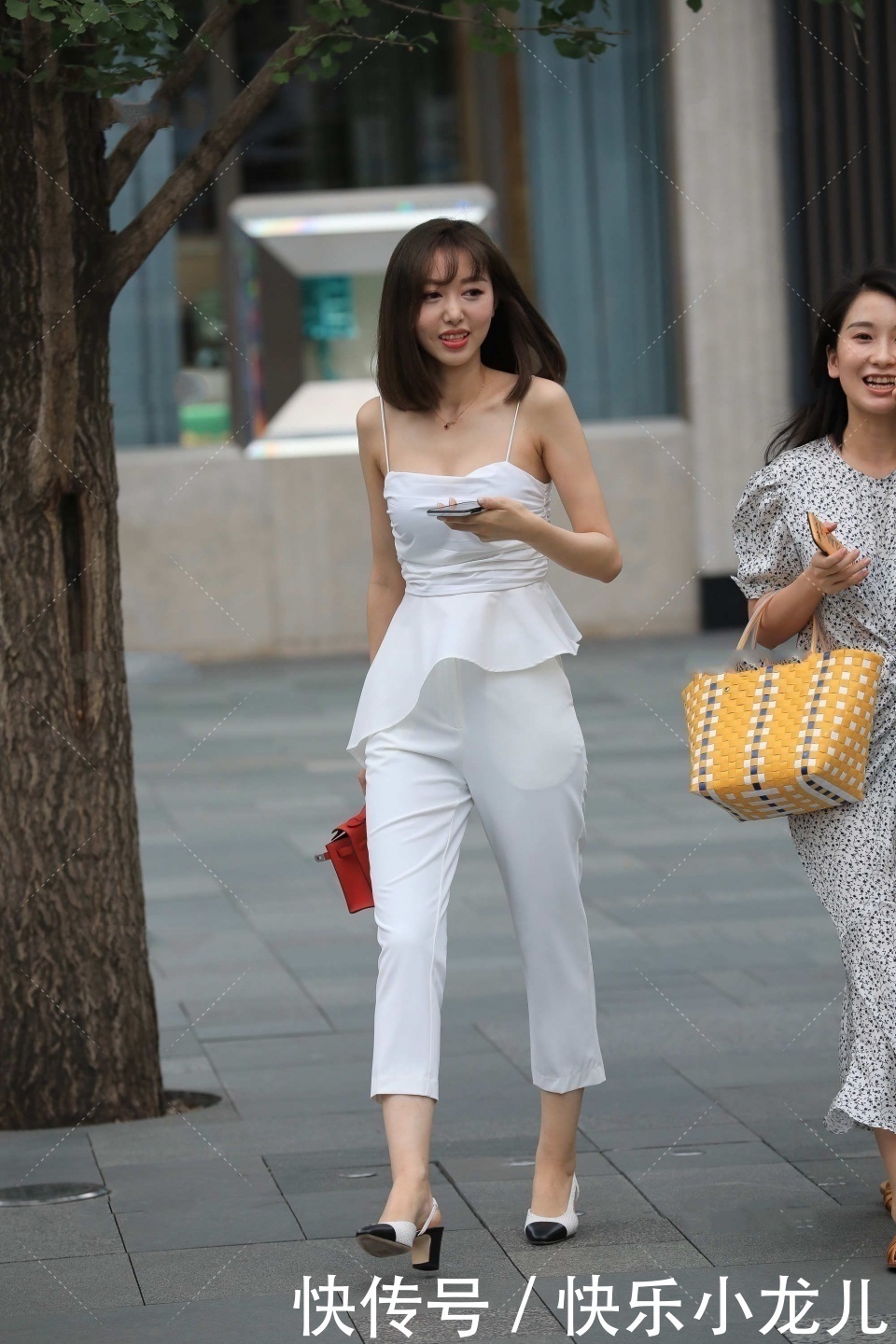 轻熟 全黑色套装才显瘦又干练?全白色套装,诠释别样的轻熟穿搭范式