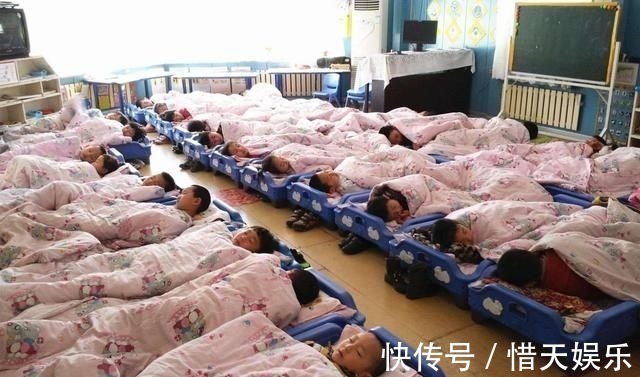 家长|资深幼儿园园长坦言:第一天上学不哭的孩子,多来自这3种家庭