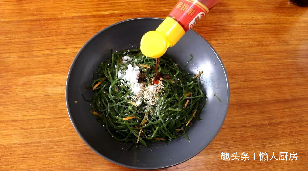 小小一个压缩海带卖5元，泡发后超多，凉拌着吃，酸辣开胃