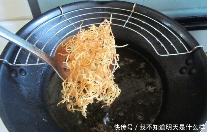 高颜值的年夜饭金丝绣球,食材简单做法讲究,外酥里嫩,香甜可口