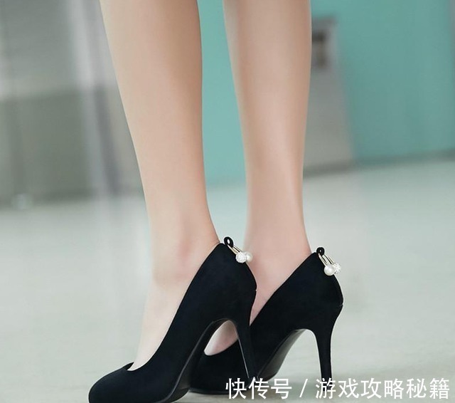 高跟鞋 微翘尖头高跟,衬得脚踝更加纤细,做一个优雅有气质的女孩!