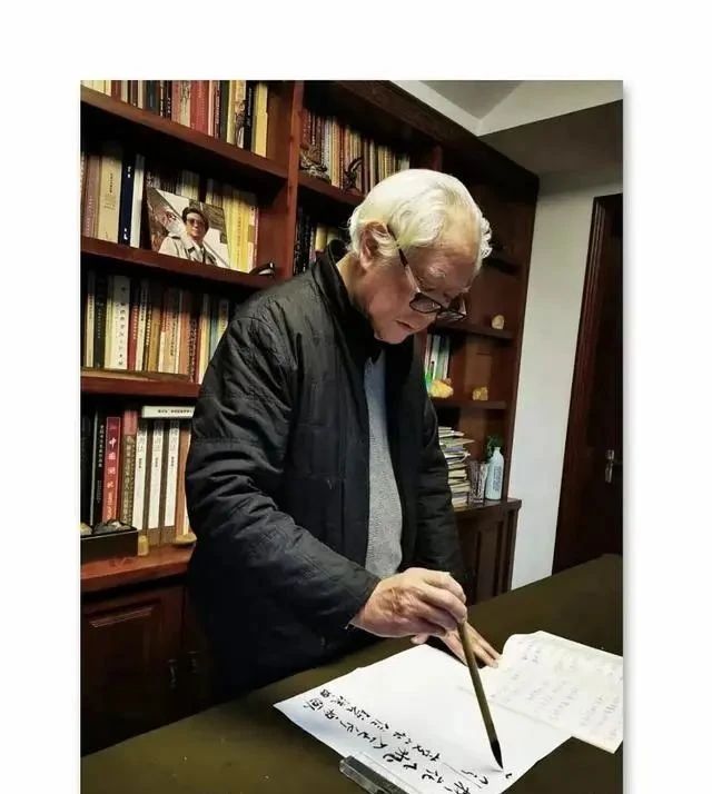 他的书法“歪歪扭扭”,被喷为“丑书”,78岁却获第六届兰亭奖