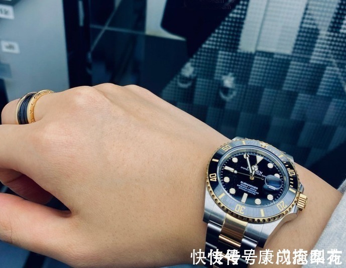 机芯@十万左右,性价比最高的两款男士潜水表,五十噚和间金黑水鬼!