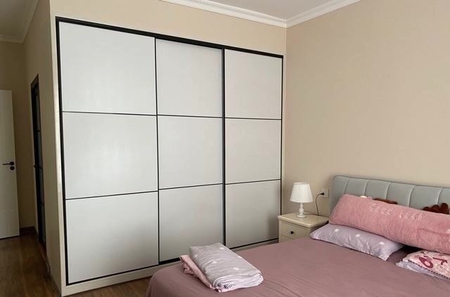 装修|越来越多人不做吊顶，不做电视墙，看看她家装修，简约又漂亮