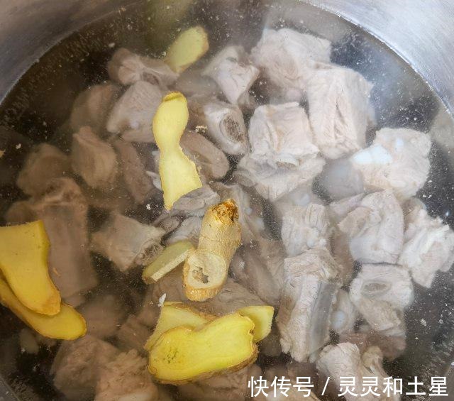 美食天下|十三香麻辣排骨,麻辣入味儿,好吃下饭!