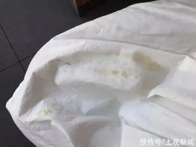 冬天厚衣服脏了，先别着急洗，试试这些方法，实用