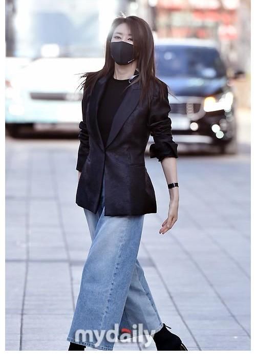 「MD PHOTO」 韩国女歌手金完宣出演《两点出逃》节目