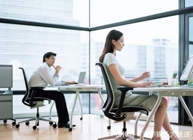 肝损伤|“肝毒”太深，“脸上”有3种表现，排除肝毒，按一穴、吃三蔬