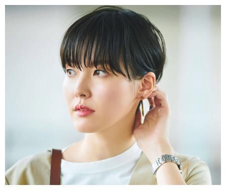 蓬松感 40岁女人发型别瞎剪,今夏流行这5款“减龄”短发,显年轻很洋气