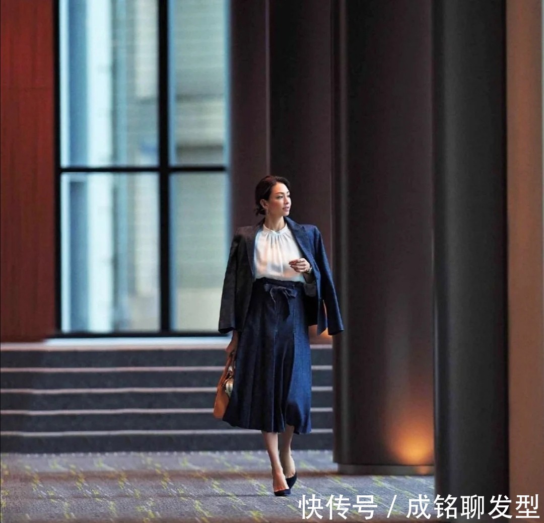 品位|早秋半裙“穿长不穿短”，跟着日杂模特学搭配，优雅温柔又有品位