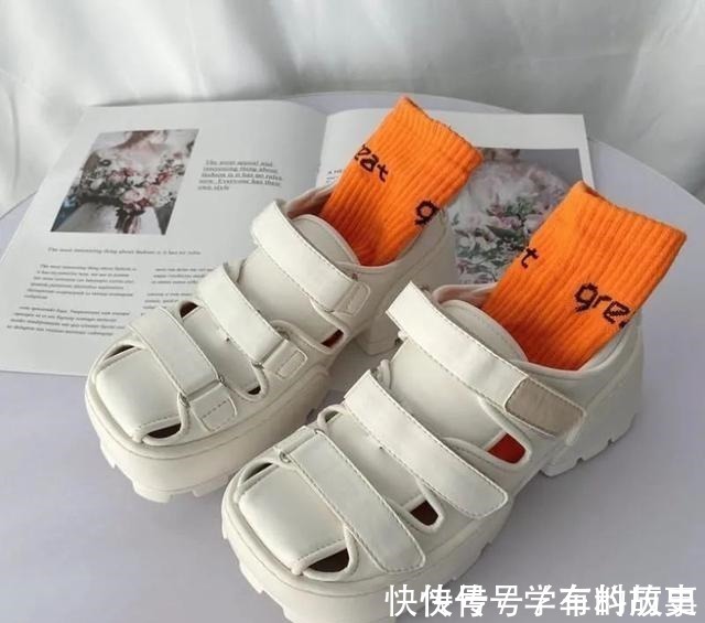 脚型 是时候穿凉鞋了!今年流行这几款,清凉显脚小!