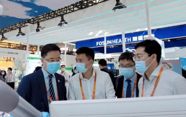 手术|宣武医院在服贸会上展示神经外科手术机器人等多项创新成果