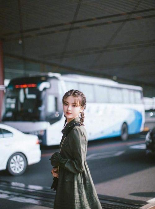 丸子头已经不流行了，今年这5种“发型”是真火，简单大方显脸小