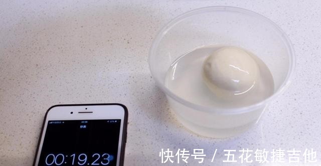 搭配|奶酪火腿水煎包,奶香浓郁的芝士,搭配猪肉火腿,一口下去超满足!