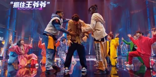 導(dǎo)演|《街舞4》王一博不但解鎖“葫蘆娃”的精髓，還順帶占了導(dǎo)演便宜