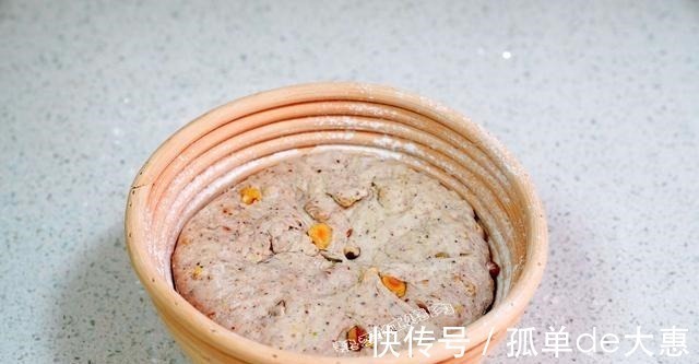 高纤|甜面包吃腻了，试试这款无油无糖的高纤面包吧！外脆内软越嚼越香