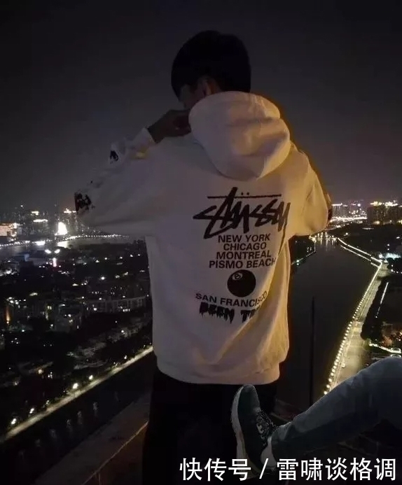 |搞笑PS:求大神帮我P成在路边尿尿,要霸气一点!