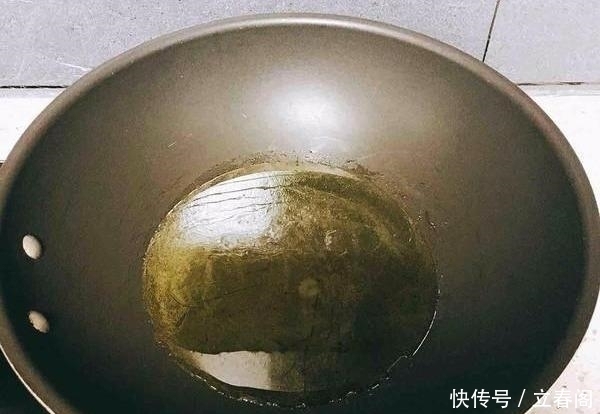 煮牛肉时,直接下锅煮是不对的,牢记两个诀窍,牛肉又软又烂