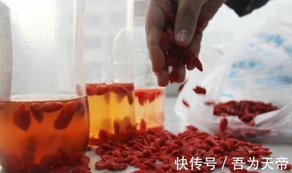 食用枸杞|用“枸杞”泡水喝,切记“3不要”,还有人做错,难怪没效果