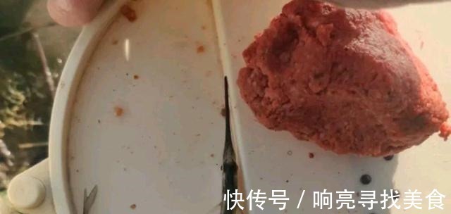 在当地的河流里钓到很多疑似小剑鱼,一钓一大盆钓友疑问能吃吗!