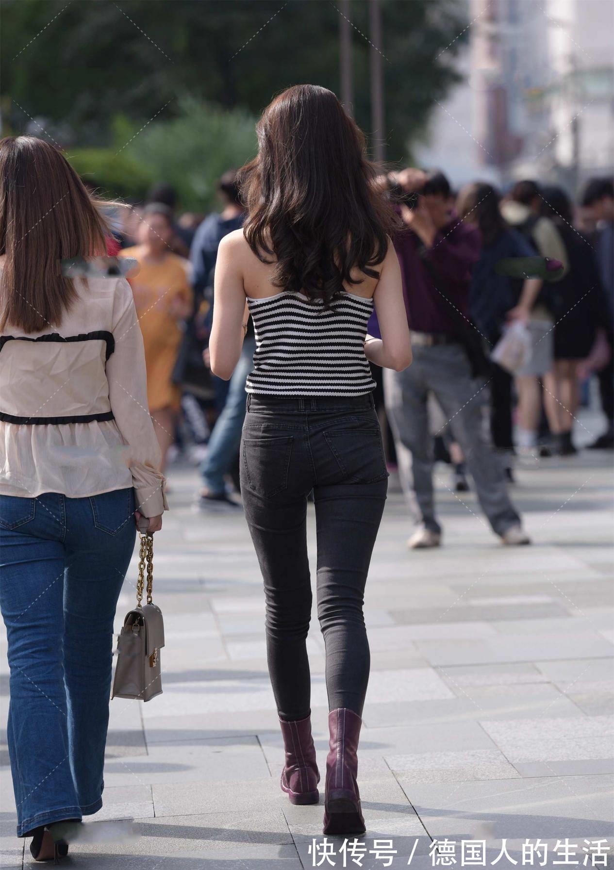 皮面|条纹针织衫，搭配高腰牛仔裤时尚大气，更显独特气质