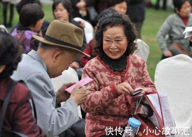 大媽相親嫌棄大爺,神吐槽逗笑網(wǎng)友你不是我的菜,我就這么坦率