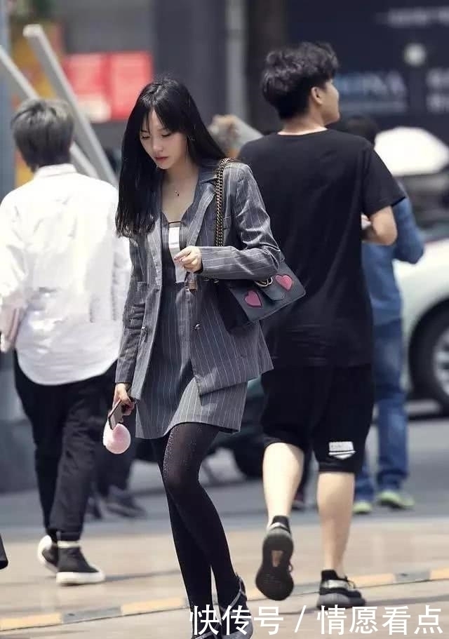 清秀|街拍:娉婷忧郁清秀的小姐姐,搭配有致显瘦美感十足很有范!