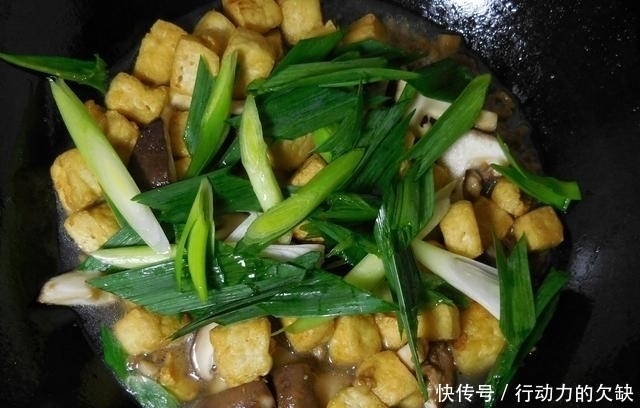 豆腐|豆腐这么做极下饭,吃起来比肉爽,上桌后分分钟钟被抢光!