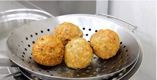 摔打肉馅|厨师长分享狮子头的做法,不变形又能熟透的技巧