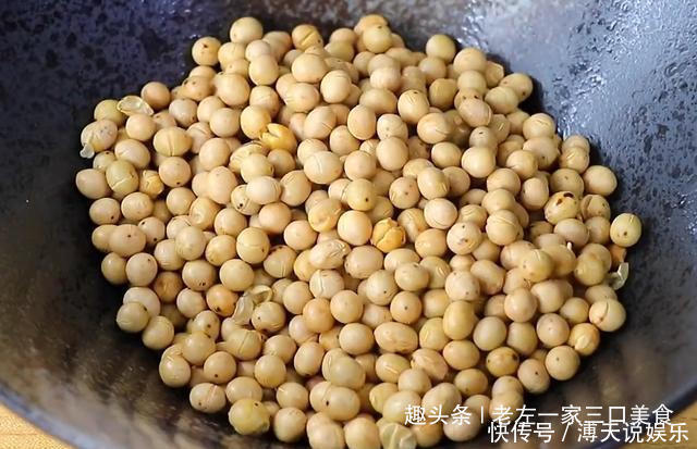 简单|猪蹄加上黄豆,这个季节最适宜的做法,比炖煮更软烂,简单又美味