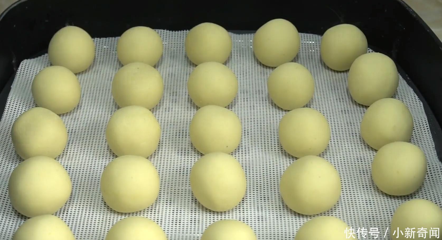 营养|孩子三天两头就馋这盘丸子,不加水不放油,软糯香甜,营养又健康