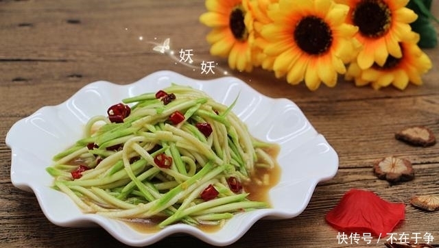 西葫芦|给你一个西葫芦的新吃法,不开火,无油烟,清香嫩口停不下来