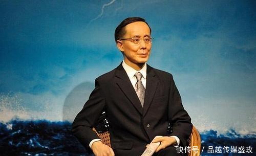 形容|郭沫若写4字怼鲁迅,鲁迅用5字回怼,把郭沫若形容得太贴切