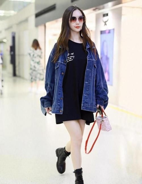 美眉|美女穿牛仔外套，内搭长款T恤真时髦，美炸了！
