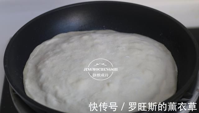 做法|这才是韭菜盒子的传统做法，皮薄馅儿大，好吃易做，难度为零