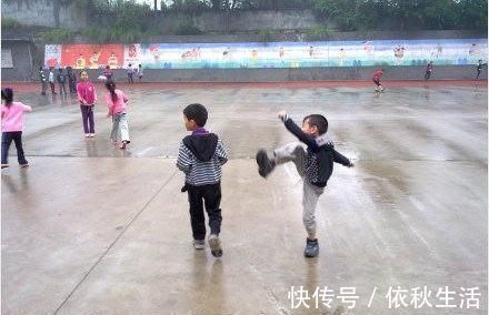 人之初|孩子跟同学打架,这位宝妈的做法,让其他家长都看不下去了