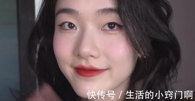 化妆 为什么现在很多女生不化妆只涂口红！