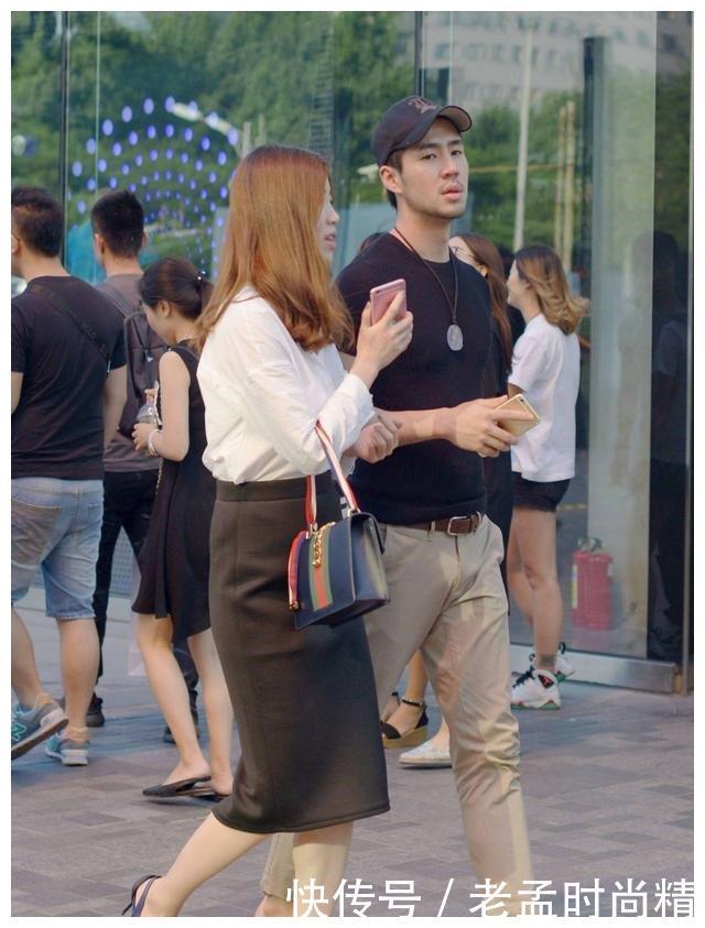 尖头|街拍:时尚的尖头细跟鞋,有哪些漂亮的款式?到时尚街区看一下吧