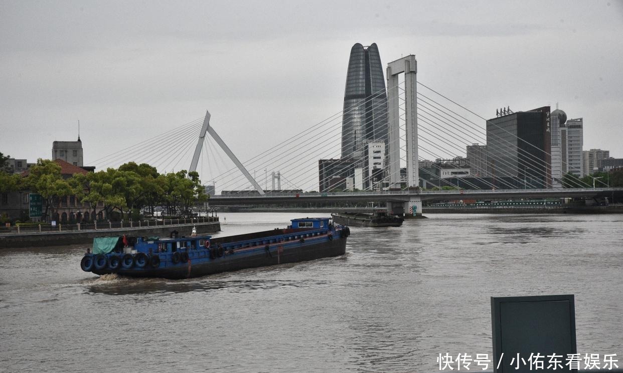 宁波最古老的老字号，也是本地最贵的饭店，外地游客爱来这里