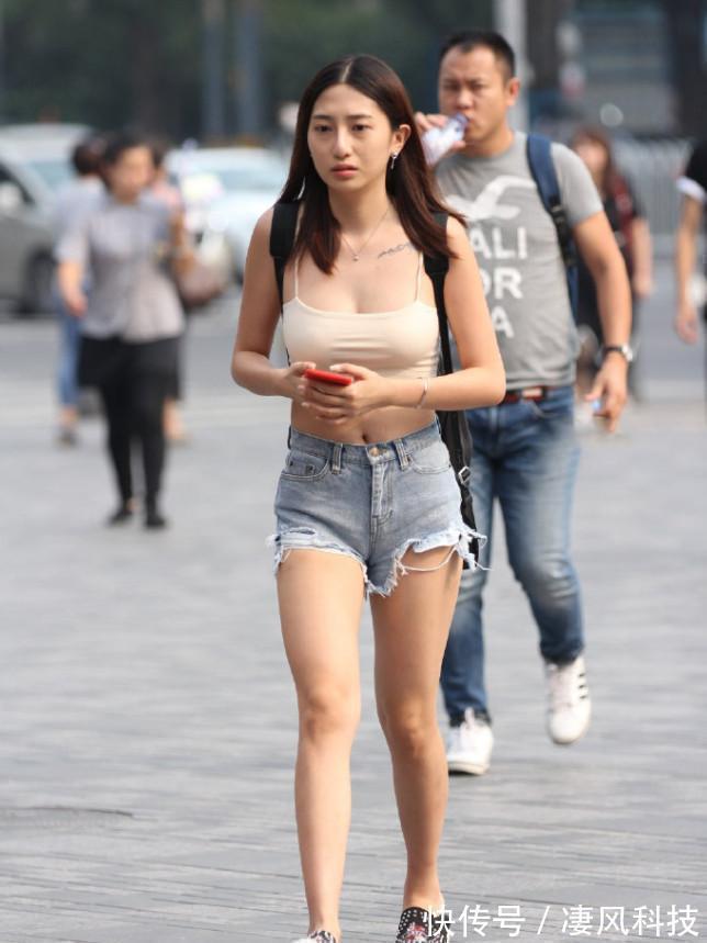 加热裤|妙龄少女吊带衫加热裤,颜值身材让人羡慕,青春时尚又显成熟